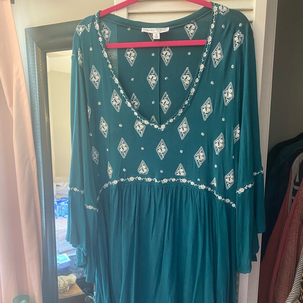 Gorgeous teal top